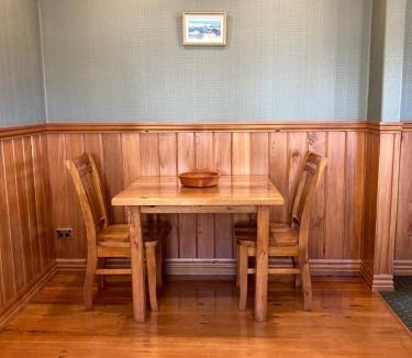 Hurunui Ski Chalet | Fantail Cottage