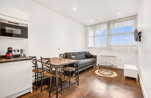 Harlington Apartment | Fantastic 1 Bed by Heathrow Airport