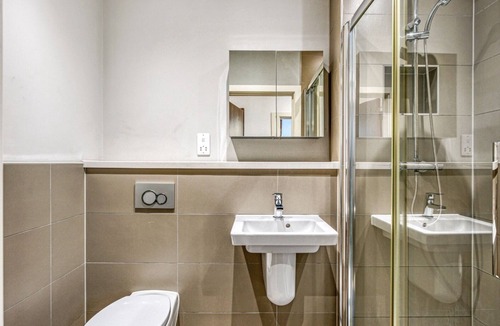 Harlington Apartment | Fantastic 1 Bed by Heathrow Airport