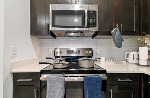 Legacy Park Apartment | Fantastic 1-bedroom apartment with AC in charming Plano- King bed