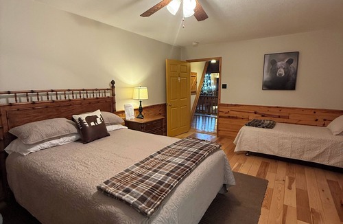 Eminence Cabin | Fantastic 11-bedroom/13- bath lodge in Eminence