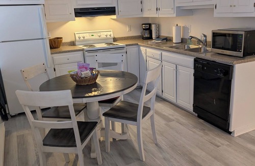 Camillus Apartment | Fantastic 1BR Apartment in Safe, Syracuse Neighborhood