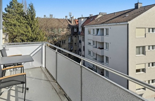 Hirslanden Apartment | Fantastic 1BR flat in the city centre (Sky11)