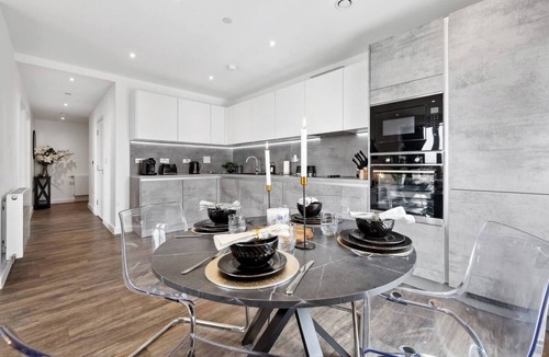 Gascoigne Apartment | Fantastic 2 bed Flat with amazing view in Barking