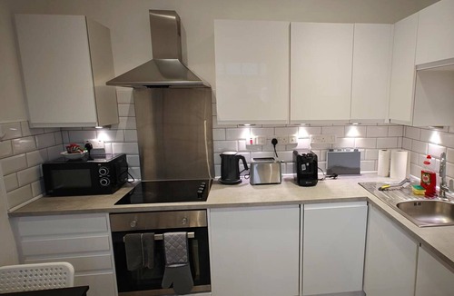 Watford Apartment | Fantastic 2Bed/1Bath Flat w/FREE Wi-Fi & Parking