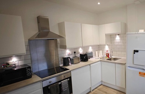Watford Apartment | Fantastic 2Bed/1Bath Flat w/FREE Wi-Fi & Parking