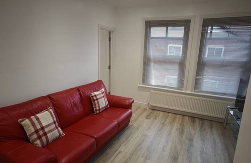 Watford Apartment | Fantastic 2Bed/1Bath Flat w/FREE Wi-Fi & Parking