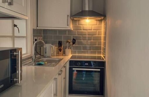 Margate Old Town Apartment | Fantastic 3 Bed Beachfront Flat with Seaview