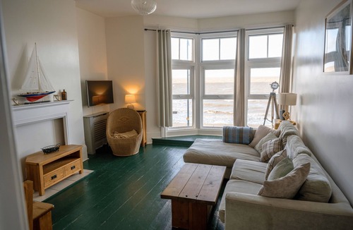 Margate Old Town Apartment | Fantastic 3 Bed Beachfront Flat with Seaview