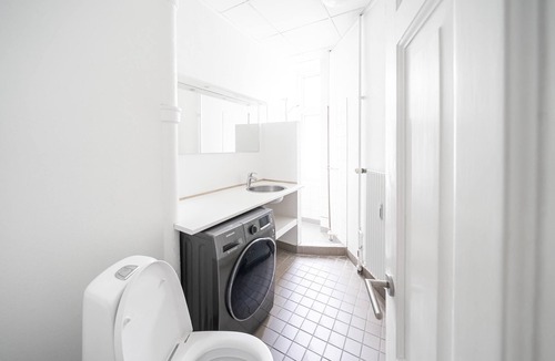 København V Apartment | Fantastic 3-bed With French Balcony and Lake-views