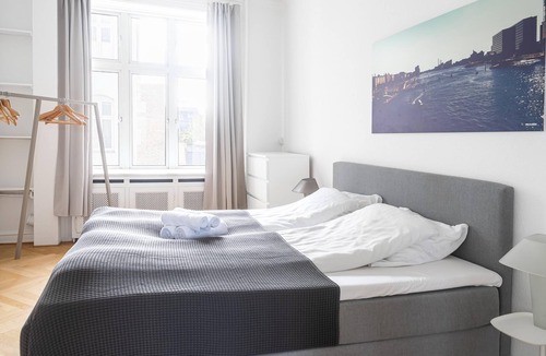 København V Apartment | Fantastic 3-bed With French Balcony and Lake-views