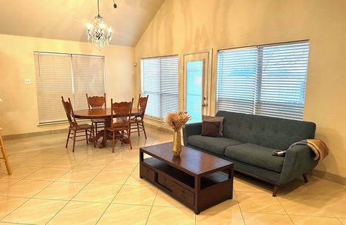 Mansfield House | Fantastic 3-bedroom house with AC in charming Mansfield