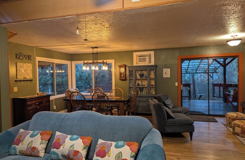 Roseburg House | Fantastic 3-bedroom house with AC in Roseburg