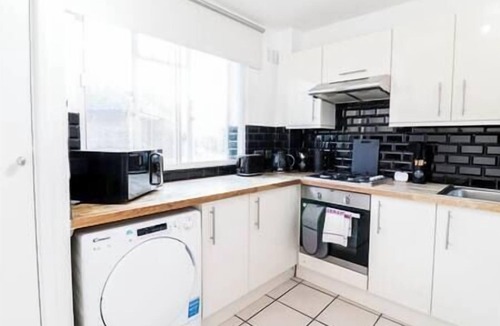 Northcote Apartment | Fantastic 3 Bedroom Maisonette