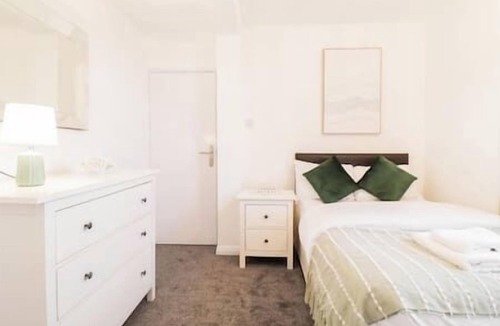 Northcote Apartment | Fantastic 3 Bedroom Maisonette