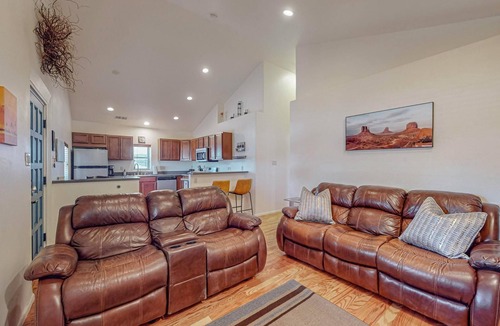 Near North Valley House | Fantastic 3bd/2ba in N. Valley, Garage, near i40
