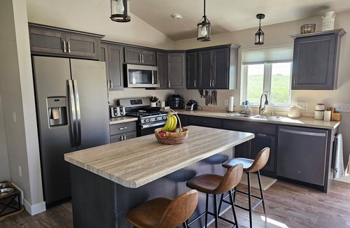 Butte Des Morts House | Fantastic 4-bedroom house with AC in charming Oshkosh. Close to EAA