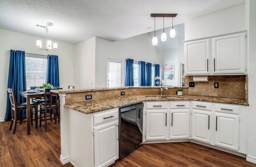 Frisco House | Fantastic 4 King Bed : Pool Table : Perfect Location