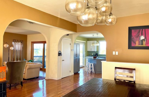 Lakeshore House | Fantastic 5 BDR stay with Breathtaking Views