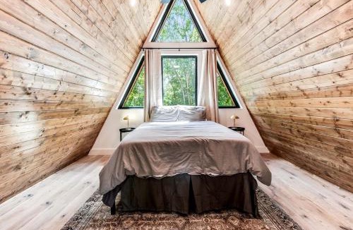 New Iberia House | Fantastic A-Frame with Spa and Furnished Deck in Louisiana