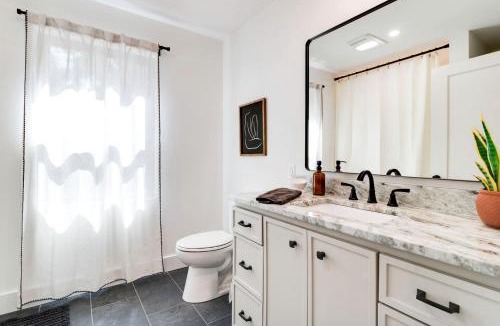 New Iberia House | Fantastic A-Frame with Spa and Furnished Deck in Louisiana
