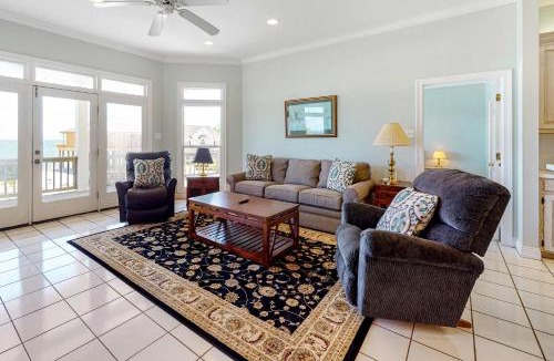 Audubon Place House | Fantastic beachfront home with full kitchen central AC & washer dryer