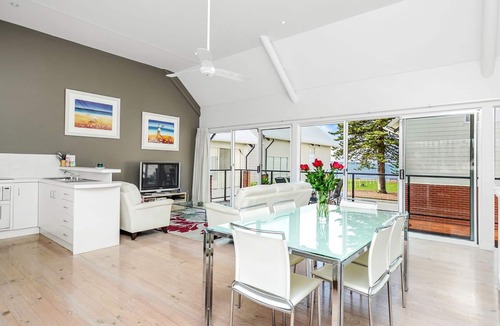 Victor Harbor House | Fantastic Beachside Townhouse