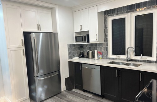 Oshawa House | Fantastic Bungalow just by 401, Oshawa Shopping Centre Mall and Tech University.