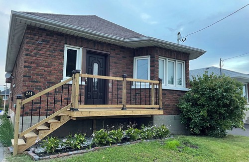 Oshawa House | Fantastic Bungalow just by 401, Oshawa Shopping Centre Mall and Tech University.