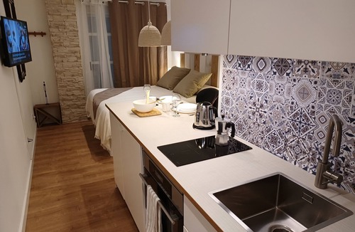 Alicante City Centre Apartment | Fantastic central and romantic studio 5 min. from the beach-Wifi-Aire Acon.