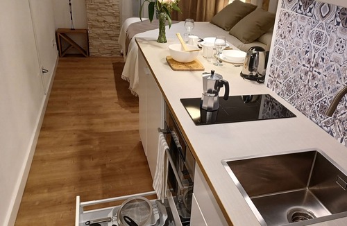 Alicante City Centre Apartment | Fantastic central and romantic studio 5 min. from the beach-Wifi-Aire Acon.