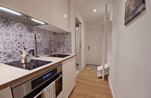 Alicante City Centre Apartment | Fantastic central and romantic studio 5 min. from the beach-Wifi-Aire Acon.