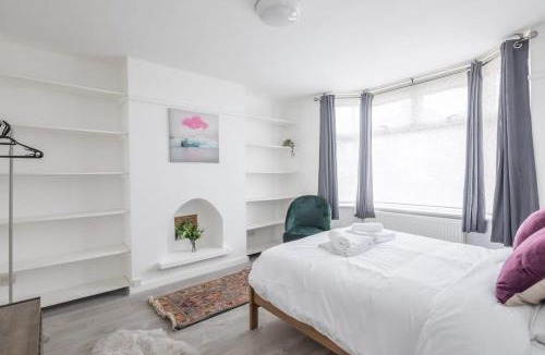 Cambridge House | Fantastic central 4-bed home FREE PARKING