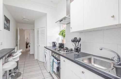 Cambridge House | Fantastic central 4-bed home FREE PARKING