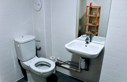 Newhaven Apartment | Fantastic Edinburgh Let - Unique Sculpture Studio!