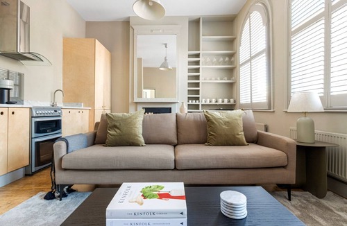 Clerkenwell Apartment | Fantastic Farringdon 2BR w/High Ceilings, nr Dining, by Blueground