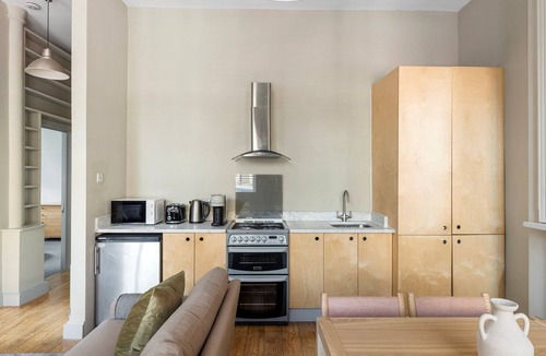 Clerkenwell Apartment | Fantastic Farringdon 2BR w/High Ceilings, nr Dining, by Blueground