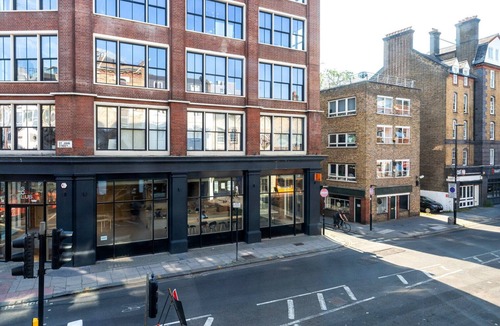 Clerkenwell Apartment | Fantastic Farringdon 2BR w/High Ceilings, nr Dining, by Blueground