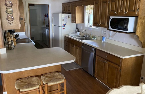 Hemphill House | Fantastic get away house on lake