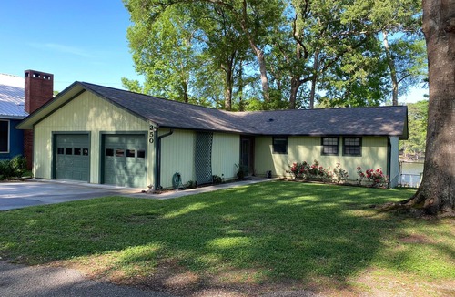 Hemphill House | Fantastic get away house on lake