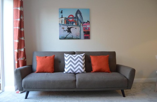 Peterborough House | Fantastic Hampton Centre Stay