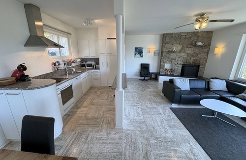 Gordola House | Fantastic holiday home with private heated pool and lake view