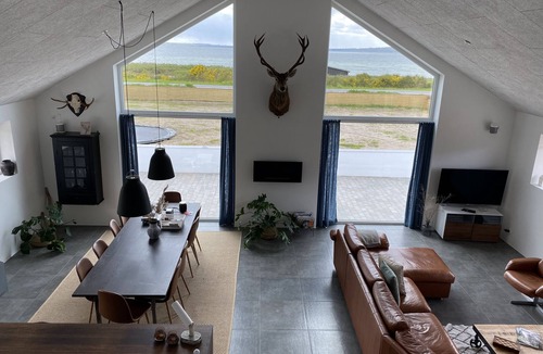 Vibæk Strand Villa | Fantastic home in Ebeltoft with 180 degree sea view and unique living space.