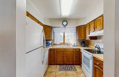 Dillon House | Fantastic home w/view of Gore Range, two large decks, & walkable location