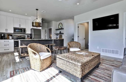 Minocqua House | Fantastic lake cottage with shared dock, easy beach access, WiFi & central AC