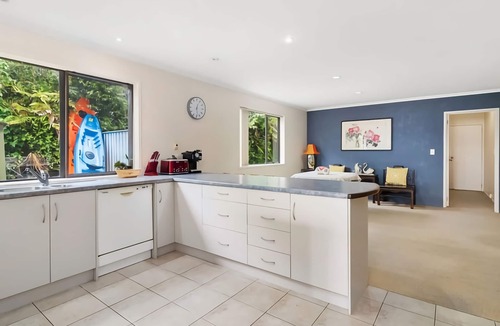 Kawaha Point House | Fantastic Lake Edge Villa