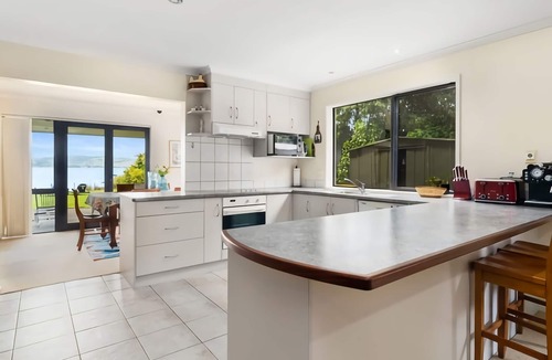 Kawaha Point House | Fantastic Lake Edge Villa