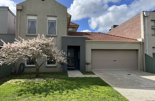 Lake Gardens House | Fantastic Lake Gardens location