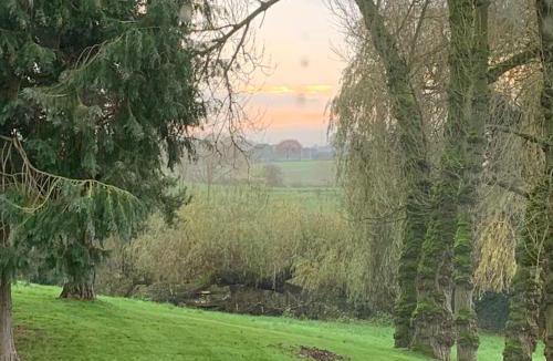 Warmingham House | Fantastic Location, Annexe with Hot Tub