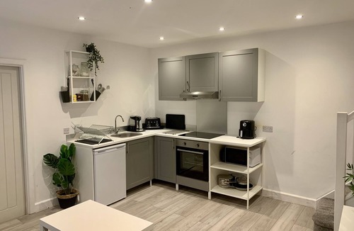 Warmingham Ski Chalet | Fantastic Location, Annexe with Hot Tub